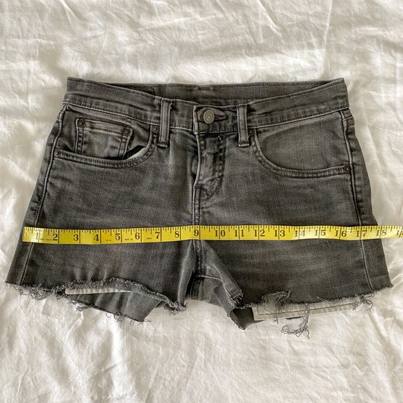 2/$40💜 CLOSET CLEAN OUT: Levi’s shorts - Picture 6 of 10